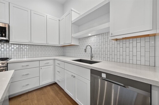 Building Photo - 4402 Schuler St