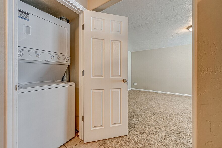 Building Photo - 455 N 400 W