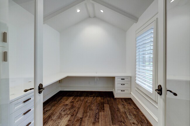 Building Photo - 14123 Carolcrest Cir