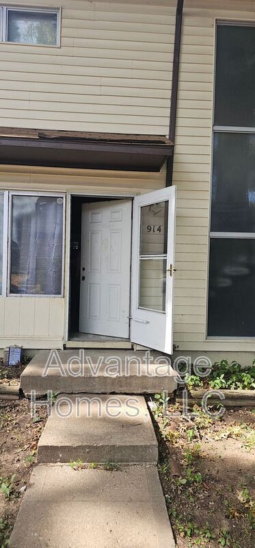 Building Photo - 914 N 70th St