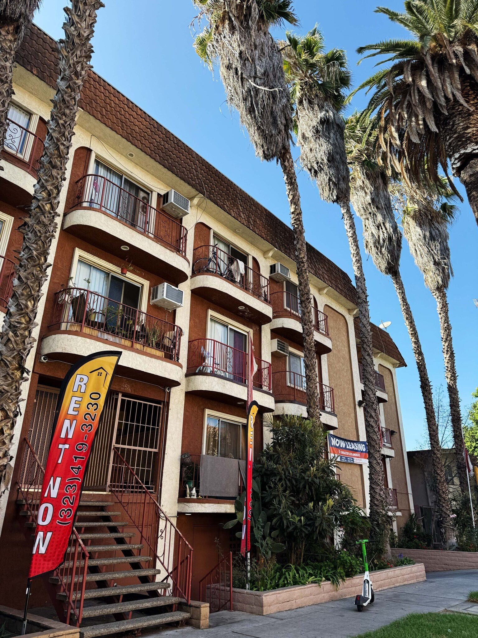 Building Photo - 509 N Berendo St