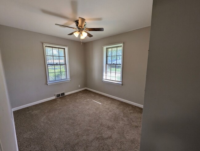 Building Photo - Updated Open-Concept with Sunroom & Finished Basement Space