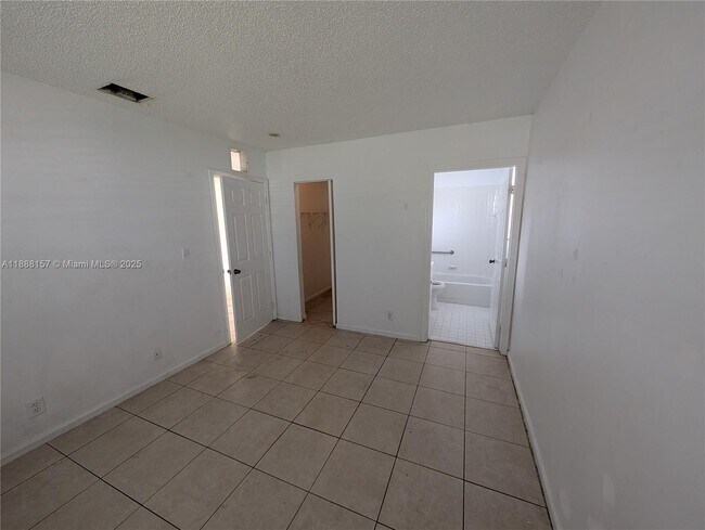 Building Photo - 720 NW 15th Terrace