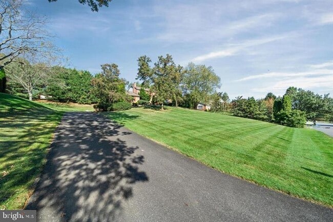 Building Photo - 253 Peoples Way