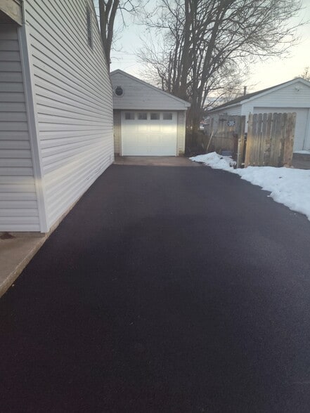 Building Photo - 14 Redbank Dr