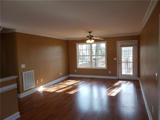 Building Photo - 247 Dogwood Ln SE