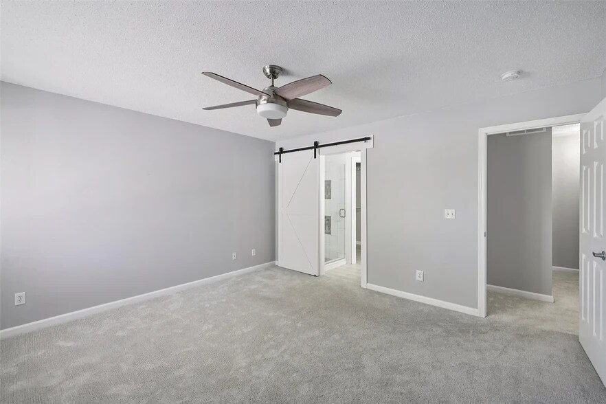 Building Photo - 811 Burr Oaks Dr