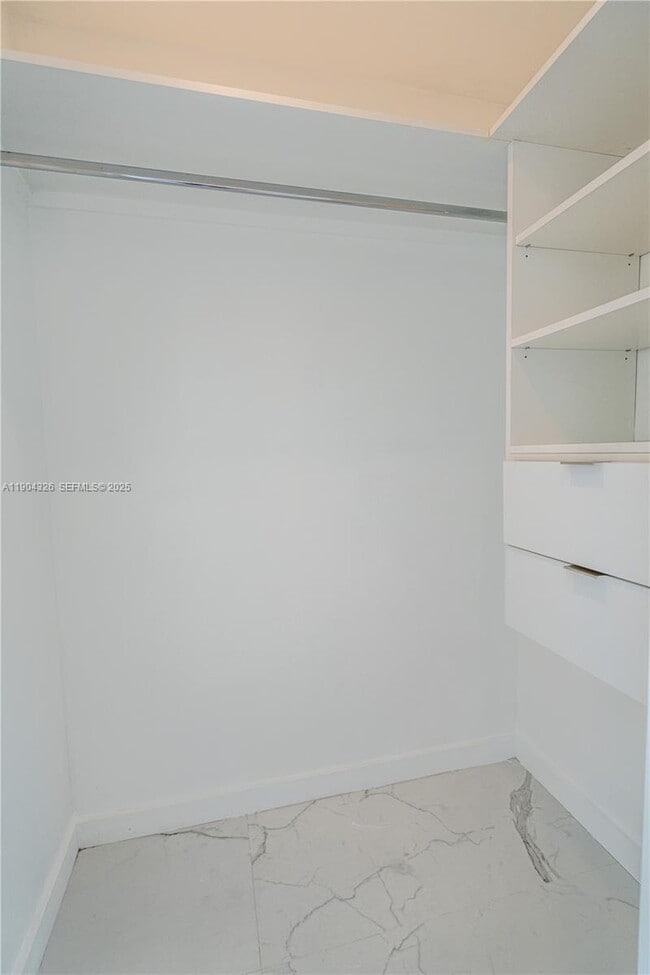 Building Photo - 8425 Crespi Blvd