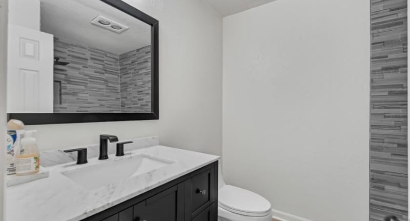 Building Photo - 2239 Fairgreen Dr