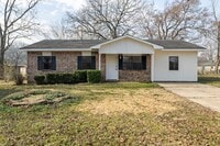 Building Photo - 1105 Brentwood Dr