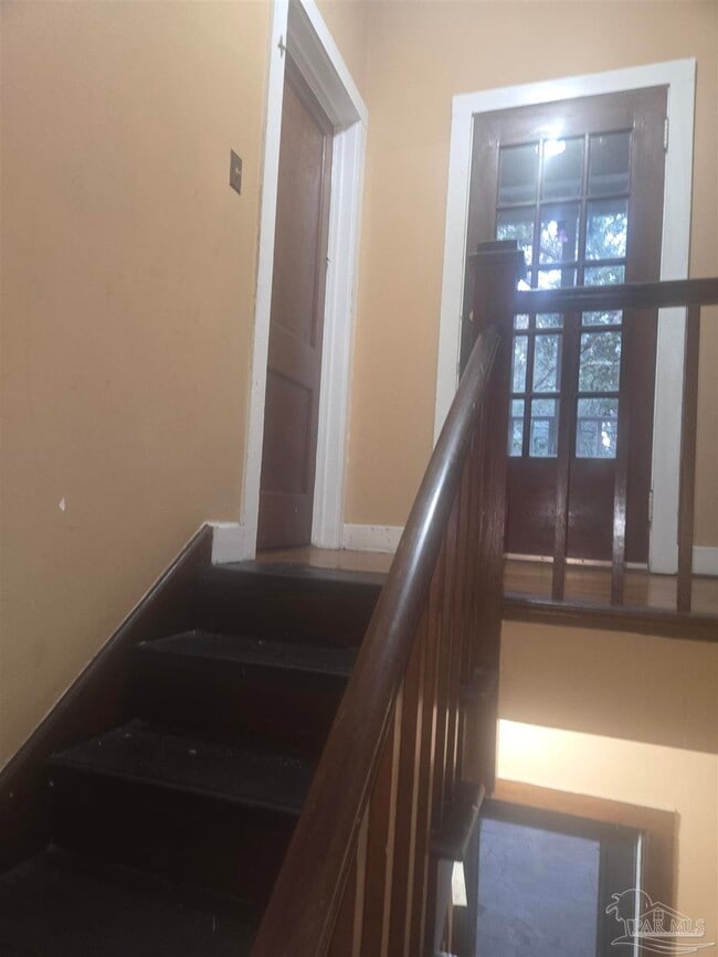 Building Photo - 515 N Barcelona St