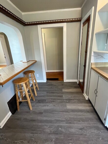 Kitchen - 1800 N Rosewood Ave