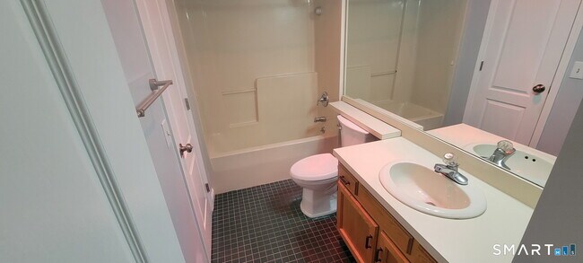 Building Photo - 166 Old Brookfield Rd