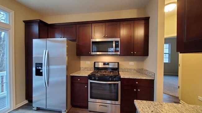 Building Photo - 3 Br/ 2 Ba Townhome, Dahlia Model