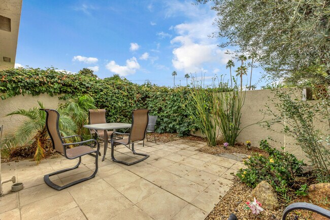 Building Photo - 31 Stanford Dr