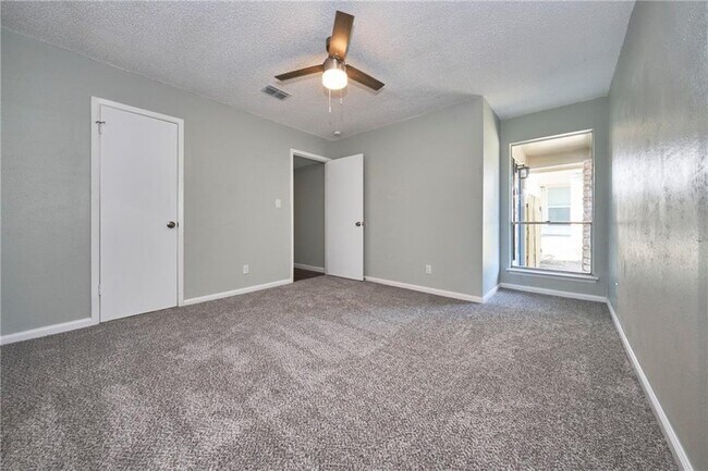 Building Photo - 902 Fieldwood Dr