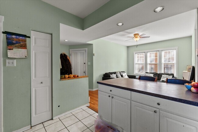 Building Photo - 2210 W Carmen Ave