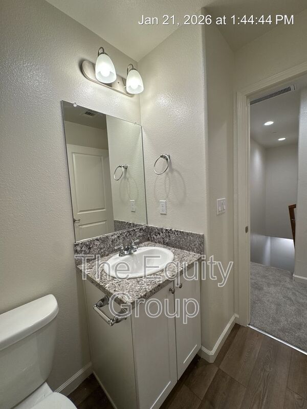 Building Photo - 414 S Summit St