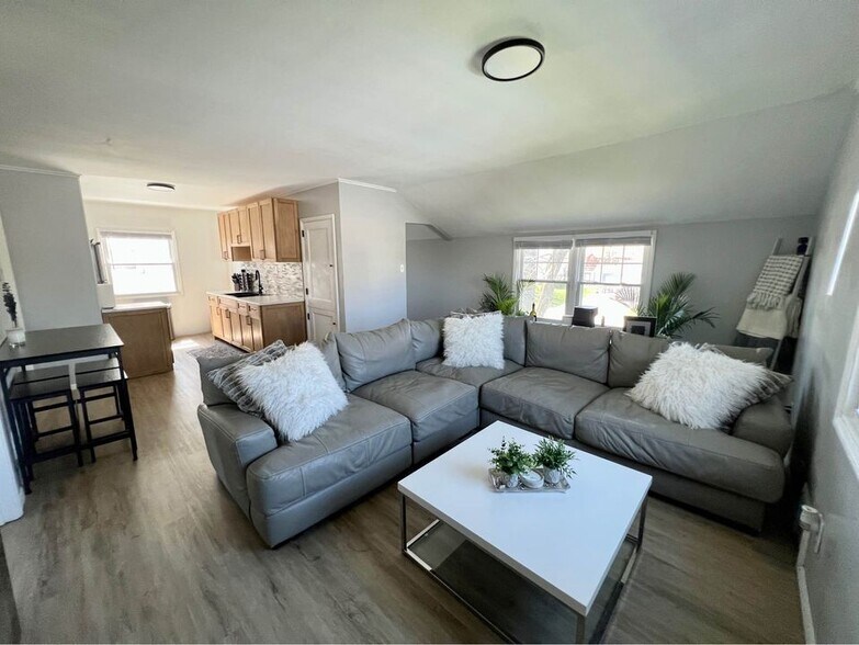 Building Photo - 3636 S 47th St