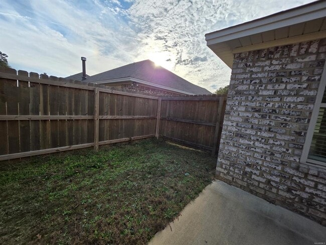 Building Photo - 745 Park Ln