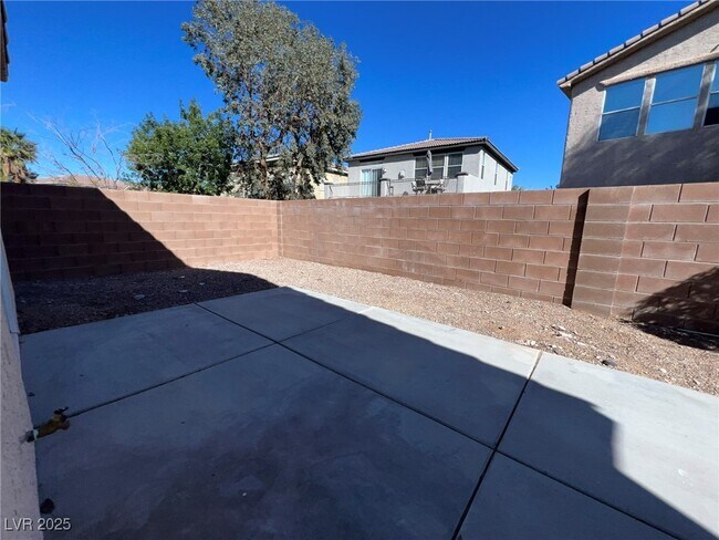 Building Photo - 10780 Valencia Hills St