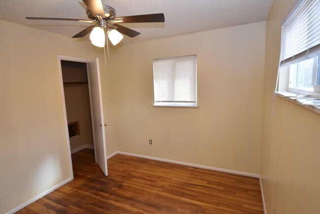 Building Photo - 1640 Shenandoah Dr