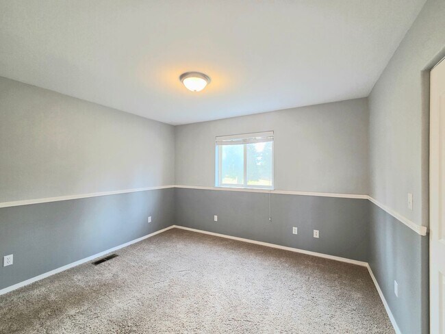 Building Photo - Grandiose Home on 1 Acre -- in East Wenatchee for Rent!! **5 Bed, 3 Bath**