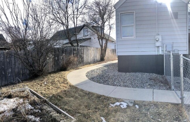 Building Photo - 1208 9th Ave