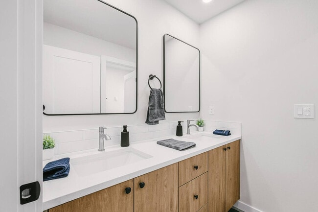 Building Photo - 3202 NW Division St