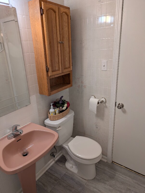 Building Photo - 860 Navaho Ave