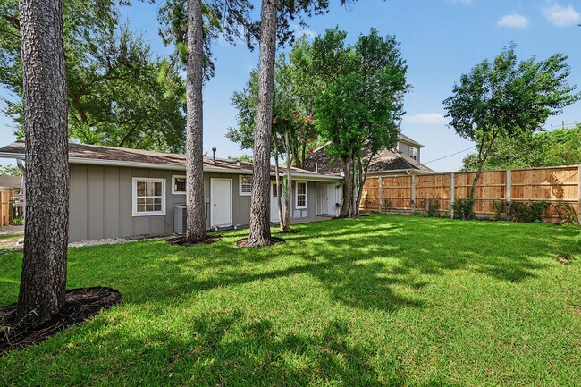 Building Photo - 5202 Nina Lee Ln