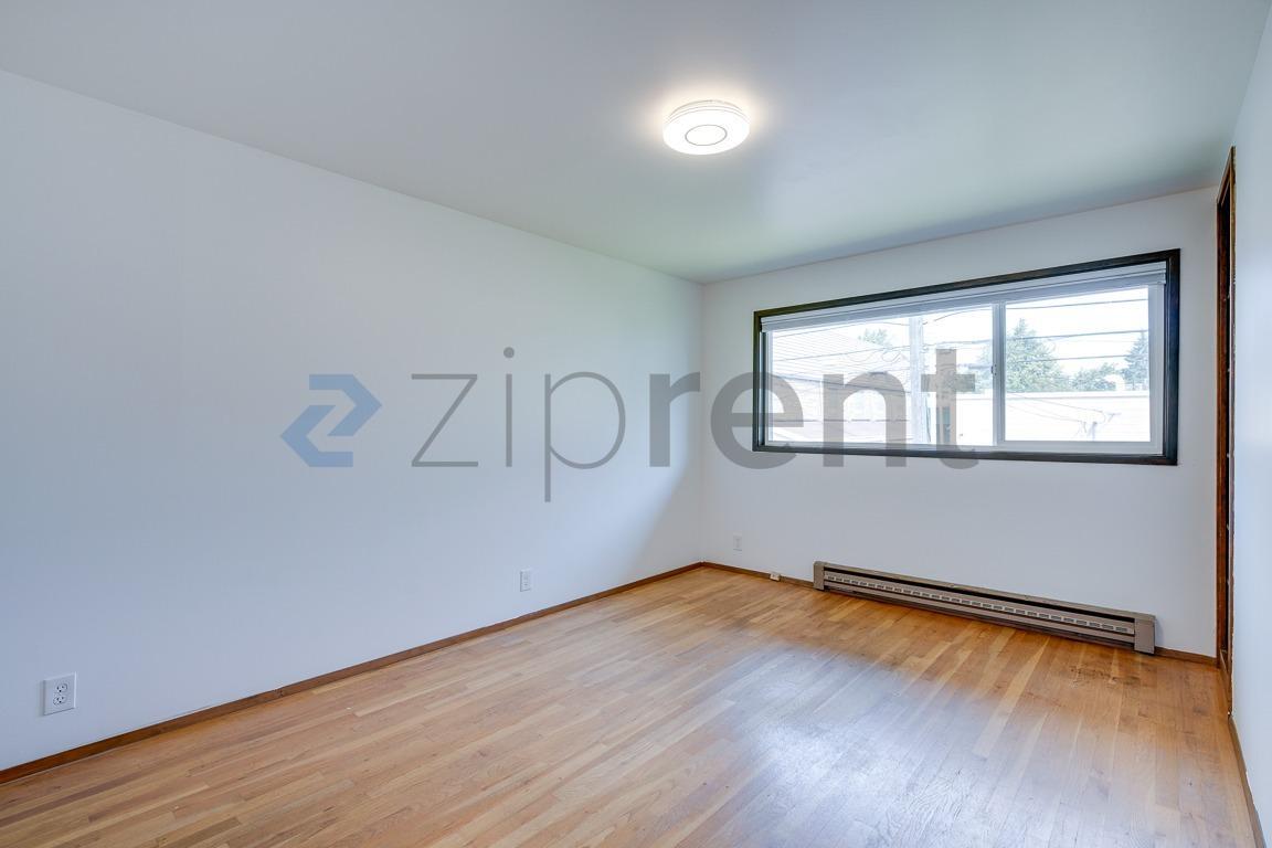 Building Photo - Unit