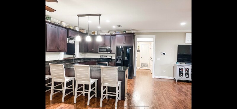 Building Photo - 2410 Salamanca St