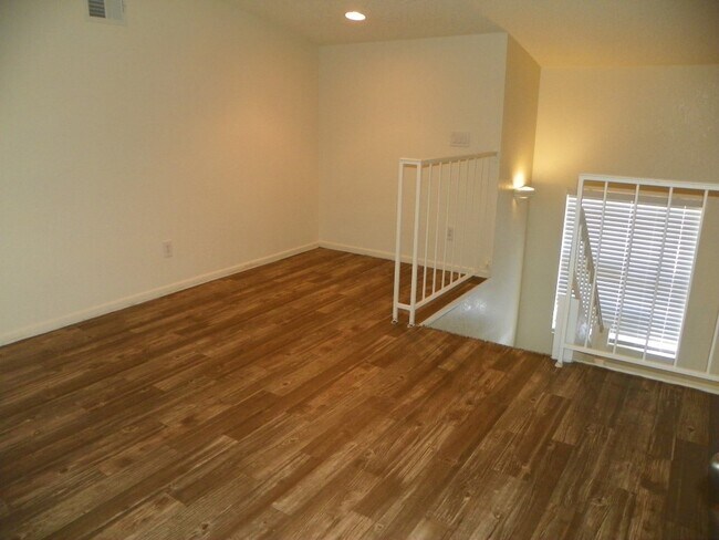 Building Photo - 1 bedroom with loft - or 2nd bedroom - w/d...