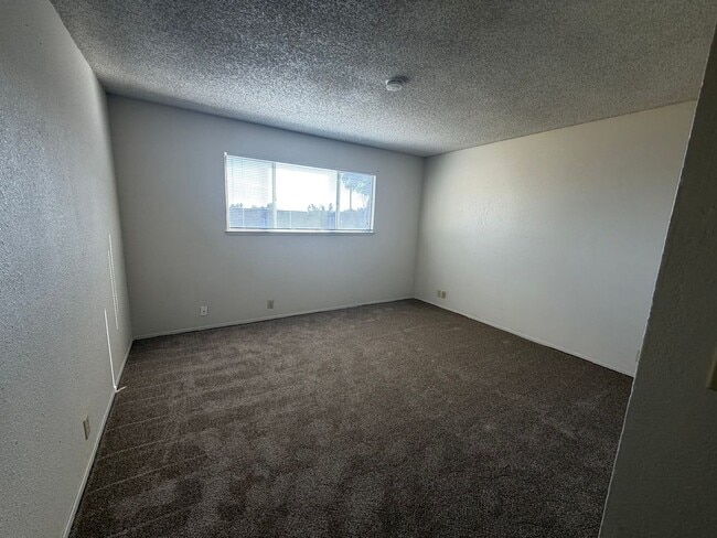 Building Photo - 4 bedroom, 2 bathroom home located in Suisun, CA