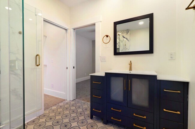 Building Photo - 916-918-918 Harrison Ave