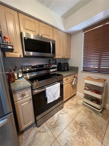 Building Photo - 15549 Miami Lakeway N