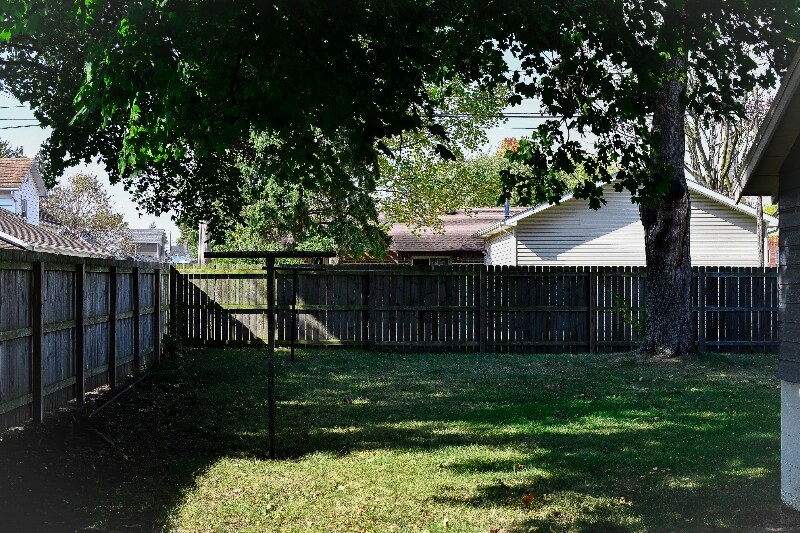 Building Photo - 308 Maple St