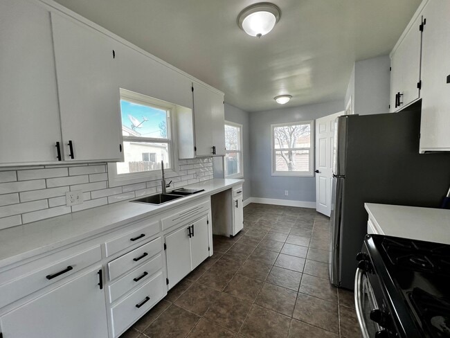 Building Photo - 214 Faber St