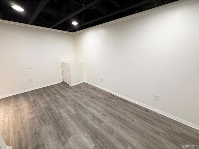 Building Photo - 29419 Glen Oaks Blvd E