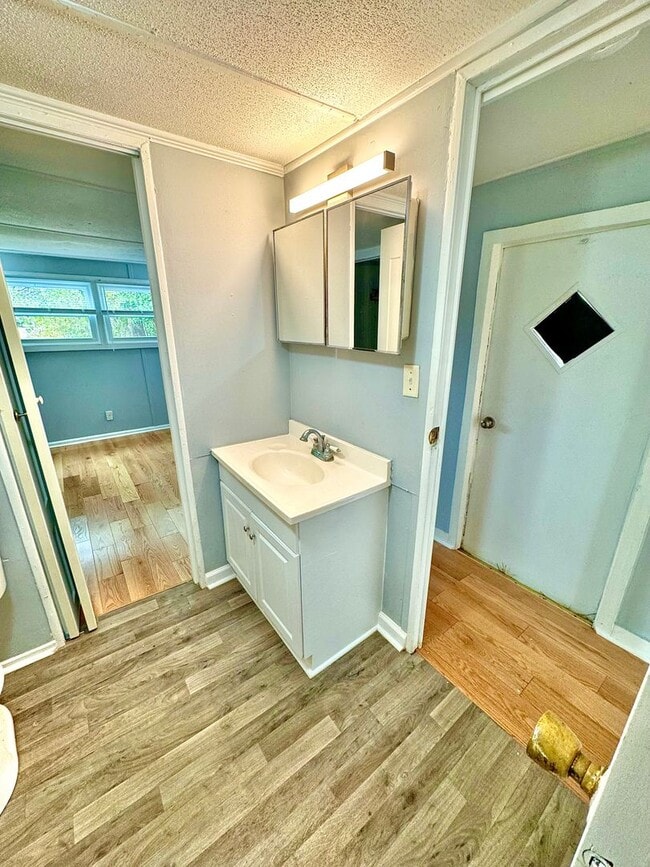 Building Photo - 2 Bedroom, 1.5 Bath Singlewide Home Located in Hampstead