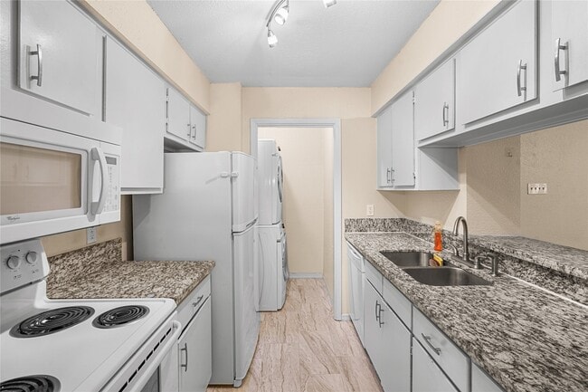 Building Photo - 1818 Augusta Dr