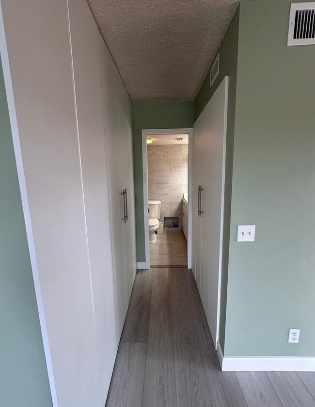 Building Photo - 3871 Victoria Dr