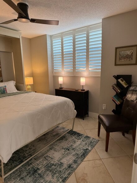 Guest Bedroom/Office - 7560 Bay Island Dr S