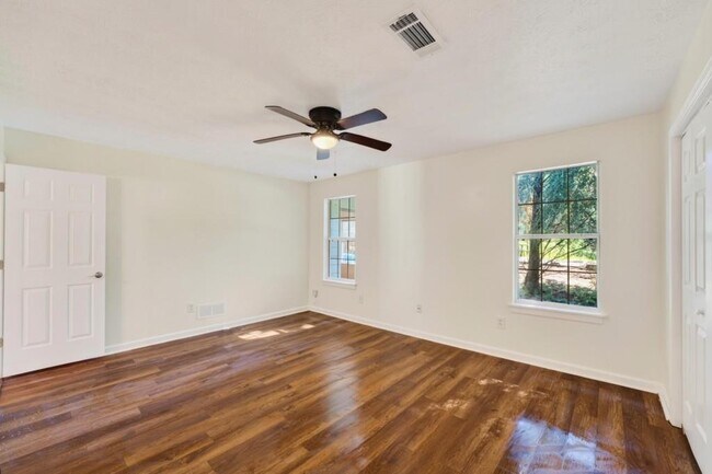 Building Photo - 2558 Candlewood Way