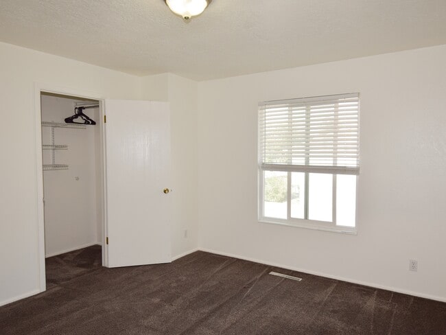 Building Photo - 1281 N 400 E