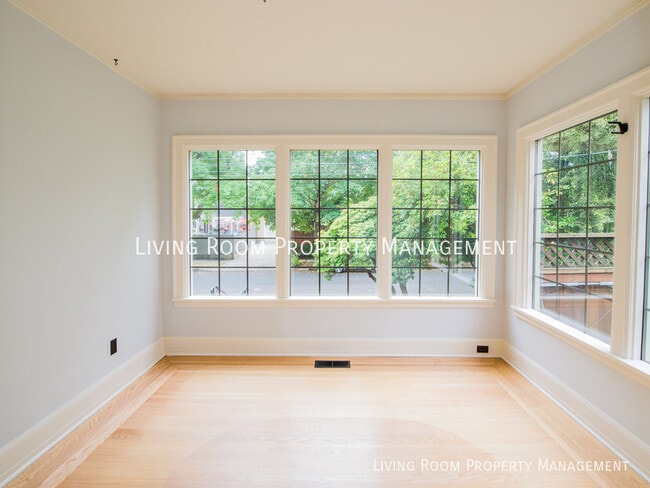 Building Photo - 1417 NE Stanton St