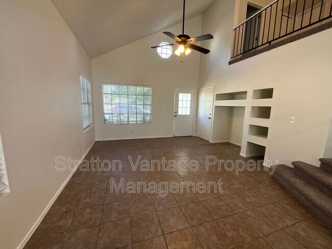 Building Photo - 441 S Maple