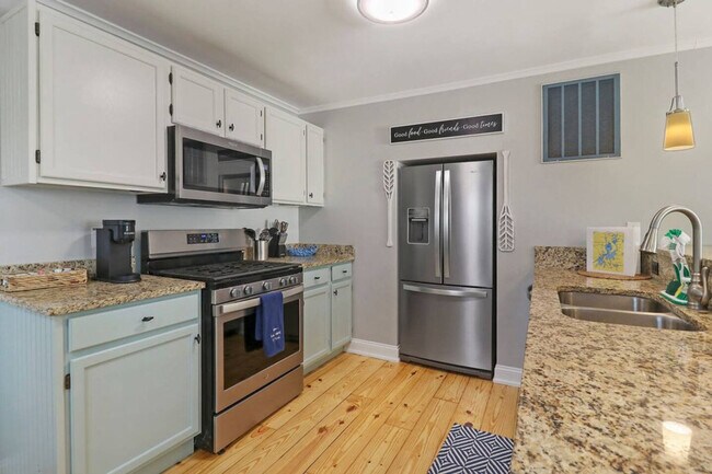 Building Photo - 5 N Maple Ave