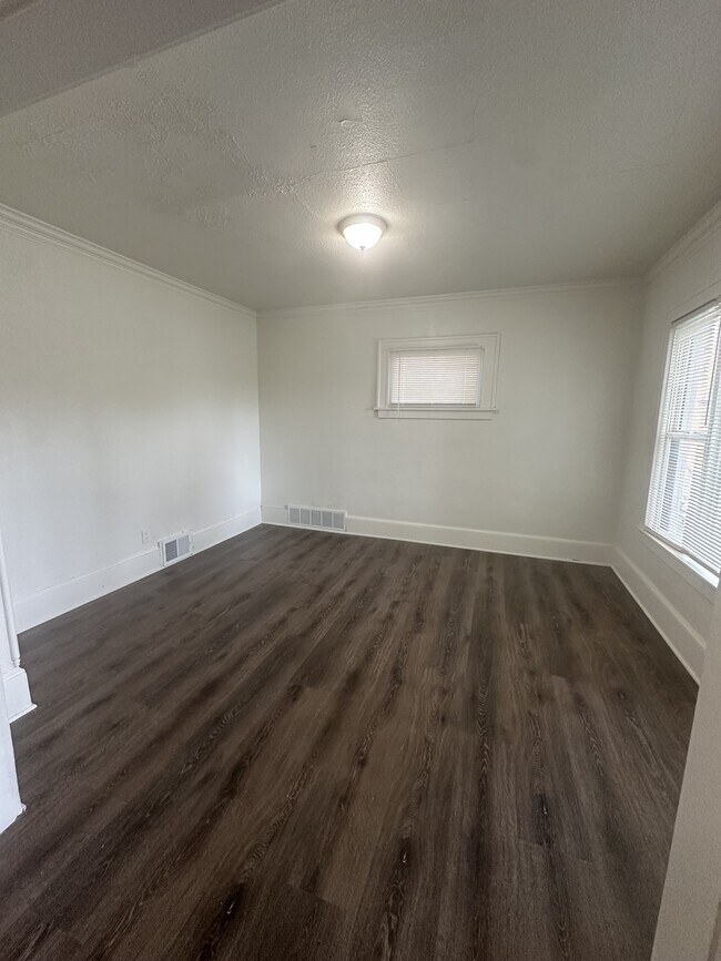 Building Photo - 3221 N 38th St